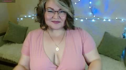 Snapshot of vivien__wet chatting on 02.04.25 Vivien online show from 02.04.25