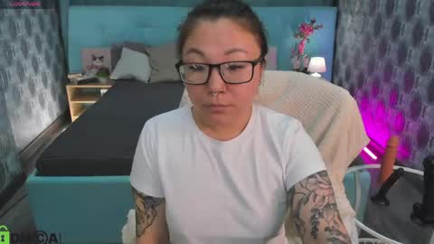 Snapshot of vivien_montclair chatting on 04.19.26 Vivien online show from 04.19.26