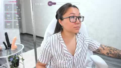 Snapshot of vivien_montclair chatting on 07.02.26 Vivien online show from 07.02.26