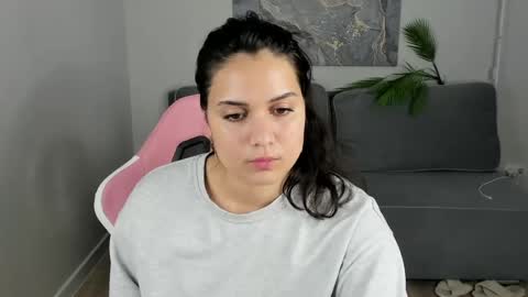 Snapshot of vivien_ross chatting on 05.18.26 vivien_ross online show from 05.18.26