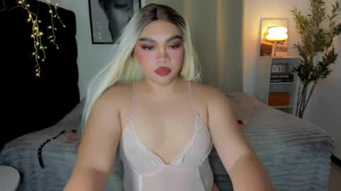 Snapshot of vivienne_monroe chatting on 07.24.26 vivienne_monroe online show from 07.24.26