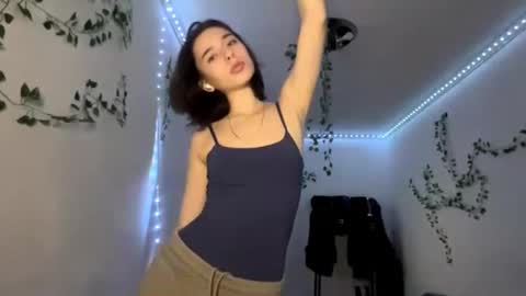 Vivi online show from 12.04.25