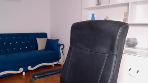 Vivienne online show from 03.01.25