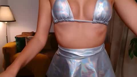 Vivienne online show from 09.11.25