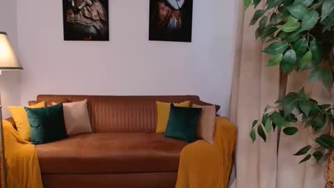 Vivienne online show from 03.31.26