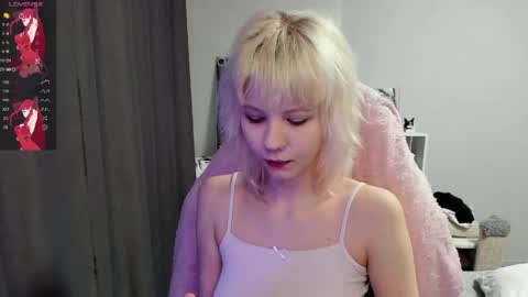 Snapshot of vivy_ chatting on 04.26.26 chatur babes online show from 04.26.26