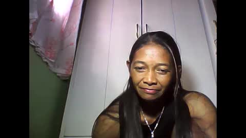 Snapshot of vixen_lina chatting on 05.15.26 vixen_lina online show from 05.15.26