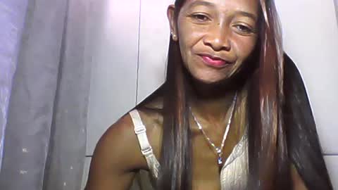 Snapshot of vixen_lina chatting on 06.29.26 vixen_lina online show from 06.29.26
