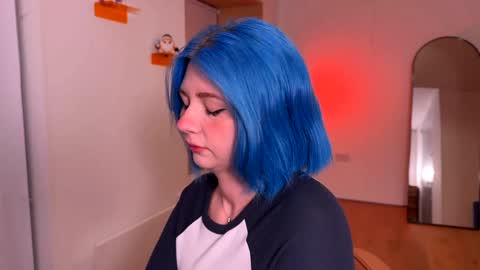 Polly  Online mostly at 9pm-2am UK Time online show from 01.04.25