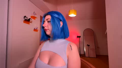 Polly  Online mostly at 9pm-2am UK Time online show from 01.21.25