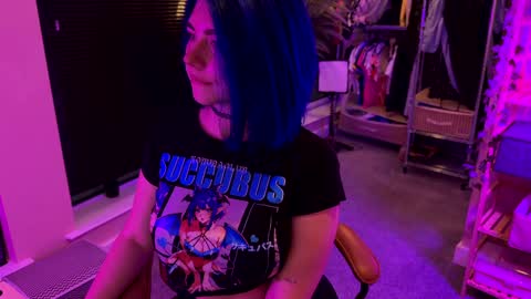 Polly  Online mostly at 9pm-2am UK Time online show from 10.03.25