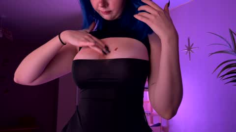 Polly  Online mostly at 9pm-2am UK Time online show from 12.20.25