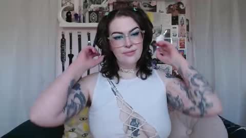 Snapshot of vixinvvitch chatting on 05.22.26 VIXIN online show from 05.22.26