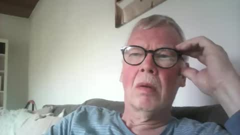 Snapshot of volkeronly chatting on 09.26.25 volkeronly online show from 09.26.25