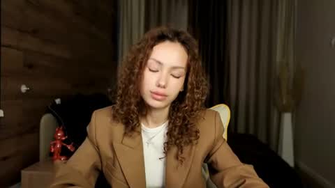 Snapshot of voxlesss chatting on 07.31.26 Lily online show from 07.31.26