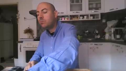 Snapshot of vozd chatting on 04.21.26 sweetcock online show from 04.21.26