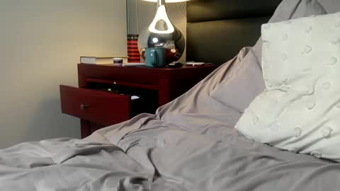 Enjoy guys of all ages if you are not on cam please dont ask for requests if i dont respond dont think im ignoring you i online show from 03.11.25