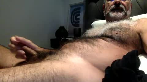 Enjoy guys of all ages if you are not on cam please dont ask for requests if i dont respond dont think im ignoring you i online show from 11.24.25