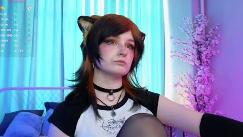 Snapshot of vronnier chatting on 05.22.26 vronnier online show from 05.22.26