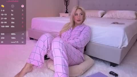 Snapshot of vsunshiny chatting on 09.13.25 Sunshiny online show from 09.13.25