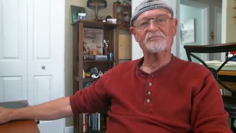 Snapshot of vueuorme chatting on 12.04.24 Vueuorme online show from 12.04.24