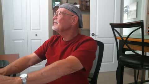 Snapshot of vueuorme chatting on 12.08.24 Vueuorme online show from 12.08.24