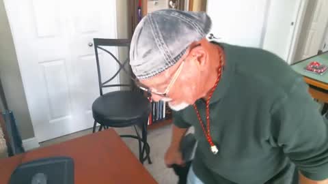 Snapshot of vueuorme chatting on 12.17.24 Vueuorme online show from 12.17.24