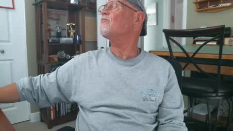 Snapshot of vueuorme chatting on 02.17.25 Vueuorme online show from 02.17.25