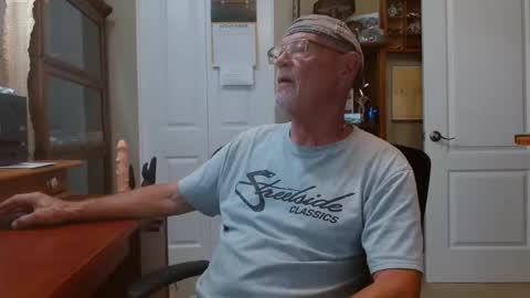 Snapshot of vueuorme chatting on 11.09.25 Vueuorme online show from 11.09.25