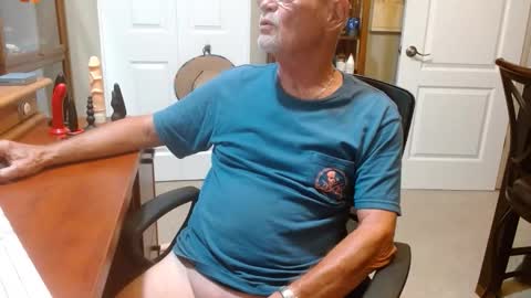 Snapshot of vueuorme chatting on 05.19.26 Vueuorme online show from 05.19.26