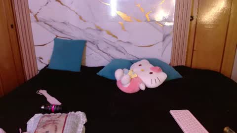 Snapshot of w_kittycat chatting on 06.22.26 kitty SUPORT ME AND MY BABY SINGLE MOMY online show from 06.22.26