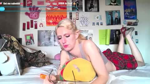 Snapshot of wahbaby chatting on 03.11.26 marz online show from 03.11.26