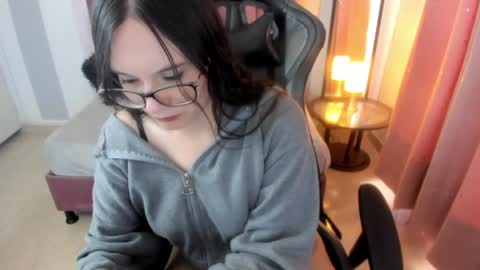 Snapshot of wanda_sg chatting on 04.28.26 Alexandra online show from 04.28.26