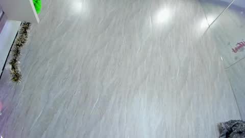 Snapshot of wandaloov chatting on 12.19.24  wanda  online show from 12.19.24