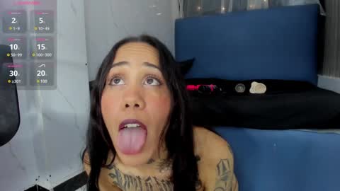 Snapshot of wandaloov chatting on 12.28.24  wanda  online show from 12.28.24