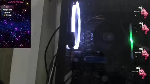 Snapshot of wandaloov chatting on 12.31.24  wanda  online show from 12.31.24