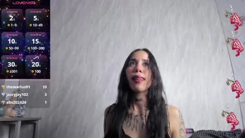 Snapshot of wandaloov chatting on 12.31.24  wanda  online show from 12.31.24