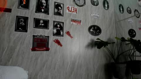 Snapshot of wandaloov chatting on 10.19.25  wanda  online show from 10.19.25