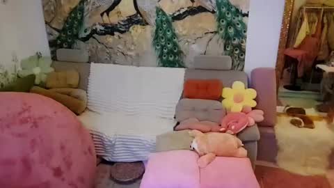 Emilia inst  online show from 11.10.25