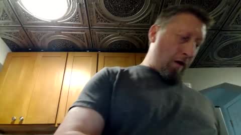 Snapshot of wantstoperform chatting on 10.31.25 wantstoperform online show from 10.31.25