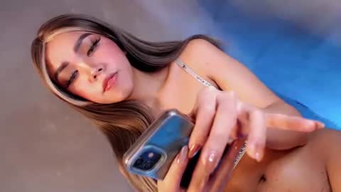 Isla Fox online show from 09.18.25