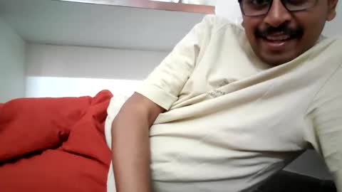 Snapshot of wearcondom chatting on 11.01.25 sexyguy online show from 11.01.25