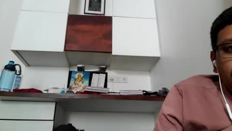 Snapshot of wearcondom chatting on 12.19.25 sexyguy online show from 12.19.25