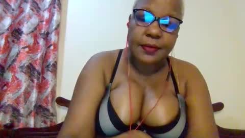 Snapshot of weaverbird25 chatting on 02.13.26 weaverbird25 online show from 02.13.26