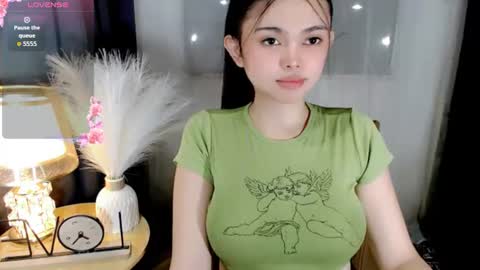 Snapshot of webcum_mami chatting on 07.04.26 mami abby online show from 07.04.26