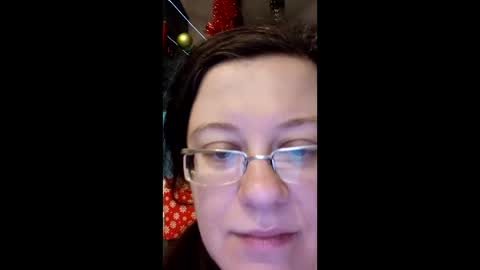 Snapshot of webgirl2 chatting on 01.19.25 Marina online show from 01.19.25