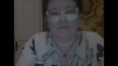 Snapshot of webgirl2 chatting on 09.16.25 Marina online show from 09.16.25