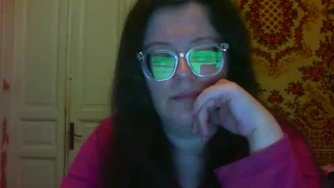 Snapshot of webgirl2 chatting on 11.27.25 Marina online show from 11.27.25
