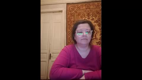 Snapshot of webgirl2 chatting on 12.19.25 Marina online show from 12.19.25