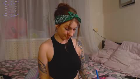 Snapshot of weed_princesss chatting on 12.20.25 moon online show from 12.20.25